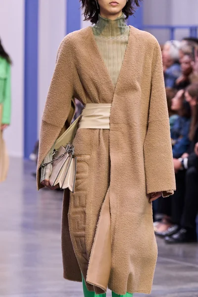 Look 1